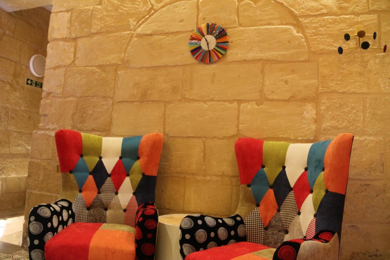 Apartamento Malta'S Naughtiest Cabaret Floriana Exterior foto